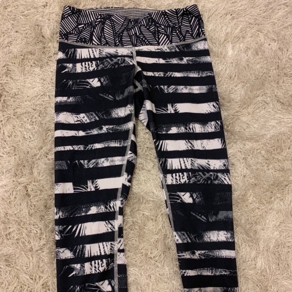 Lulu lemon Capri leggings size 4